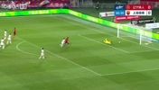 颜骏凌扑救失误😱!邦本宜裕世界波破门,铁人1-0领先海港