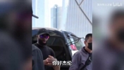 自费中国行!杰伦布朗接受于嘉采访:我是联盟里最会踢球的!